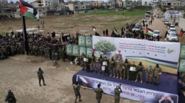 عائلات الأسرى الإسرائيليين: طالبنا في الأشهر الماضية بعقد اجتماع مع نتنياهو و"الكابينيت" دون استجابة