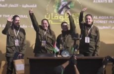 "القسام" تعرض مشاهد من تسليم اربع أسيرات للعدو الصهيوني وسط غزة