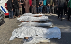 استشهاد خمسة فلسطينيين بينهم طفلان في قصف للعدو الصهيوني استهدف منطقة المواصي