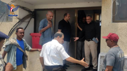 نائب رئيس مؤسسة موانئ البحر الأحمر يتفقد الانضباط الوظيفي بميناء الحديدة