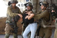 العدو الصهيوني يعتقل فلسطينيين اثنين من إذنا غرب الخليل