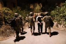 إصابة ثلاث فلسطينيات وطفلة واعتقال شاب خلال اقتحام العدو الإسرائيلي مدينة أريحا