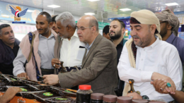 وزير الاقتصاد والنقل ومحافظ الحديدة على معرض الشهر الكريم