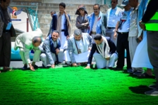   المؤيدي يدشن أعمال تركيب العشب الصناعي لأرضية ملعب الظرافي