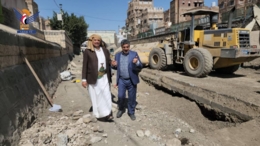 قحيم وعباد يتفقدان أعمال صيانة عدد من الجدران الساندة بسائلة صنعاء