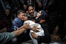 العدو الاسرائيلي يمعن في ارتكاب جرائمه ويجدد وضع شروط منها خروج "حماس"