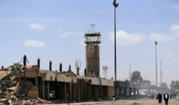 الحصار وإغلاق مطار صنعاء يهدّدان حياة آلاف المرضى