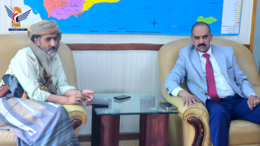 نائب وزير الإدارة والتنمية المحلية يناقش مع محافظ سقطرى الأوضاع بالمحافظة