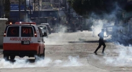 إصابة 30 فلسطينيا بالاختناق في مواجهات مع العدو الصهيوني والمستوطنين جنوب نابلس