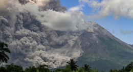 اندونيسيا تصدر تحذيرًا من تسونامي بعد ثوران بركان روانج