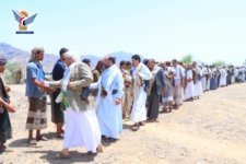 وزير الصناعة والتجارة يزور المرابطين في جبهة الكدحة بتعز