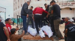 استشهاد عائلة فلسطينية نازحة في قصف العدو الصهيوني خيمة بدير البلح 
