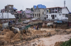 انهيار أرضي في منجم ذهب يودي بحياة أكثر من 100 شخص بالكونغو الديمقراطية