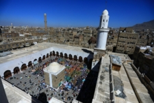 هكذَا يحتفلُ اليمنيونَ فِي يومِ جمعةِ رجَب