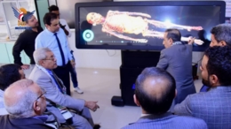 وزير التعليم العالي يفتتح معمل وطاولة التشريح التعليمية ثلاثية الأبعاد في الجامعة اليمنية