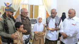 تكريم حافظة لكتاب الله من أبناء الشهداء في مديرية الميناء بالحديدة