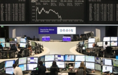 الأسهم الأوروبية تتراجع بنسبة 2.6% مع دخول الرسوم الجمركية حيز التنفيذ