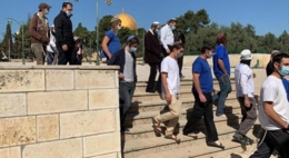 مستوطنون صهاينة يقتحمون المسجد الأقصى