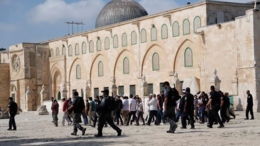  مستوطنون صهاينة يقتحمون المسجد الأقصى