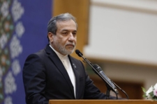 عراقجي: المفاوضات المباشرة مع من يهدد لن يكون لها معنى