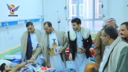 محافظ صعدة يتفقد الجرحى بالمستشفى الجمهوري والمرابطين في النقاط الأمنية