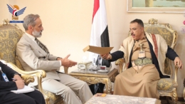 وزير الخارجية يسلّم منسق الشؤون الإنسانية بصنعاء رسالة موجهة للأمين العام للأمم المتحدة