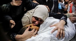 استشهاد أب فلسطيني وأطفاله الاربعة بقصف خيمتهم في خان يونس