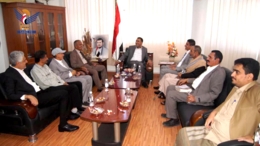 نائب وزير النقل والأشغال يتفقد الانضباط الوظيفي بالوزارة وهيئة الطيران وصندوق صيانة الطرق