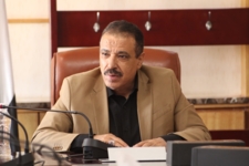 وزير الخارجية يؤكد تضامن اليمن مع إيران جراء الانفجار بميناء الشهيد رجائي