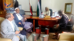 نائب وزير الإدارة والتنمية المحلية يلتقي محافظي حضرموت والمهرة