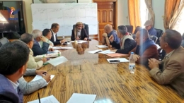اجتماع برئاسة المحضار يناقش إجراءات معالجة الاختلالات بأداء وحدات السلطة المحلية