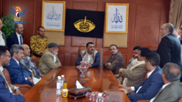 وزير النفط ونائب وزير الخدمة المدنية يتفقدان مستوى الانضباط في شركة النفط اليمنية