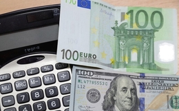 سعر اليورو يساوي تقريباً الدولار لأول مرة خلال 20 عاماً