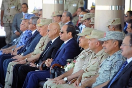 لماذا قرر السيسي منح الخريجين العسكريين درجات علمية؟