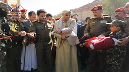 الرئيس المشاط يفتتح معرض الشهداء القادة (صور)