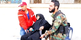 الجيش السوري يؤمن خروج مئات المدنيين المحتجزين من منطقة دوما