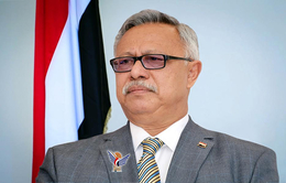 رئيس الوزراء يشارك في أربعينية فقيد الوطن شاعر اليمن الكبير الدكتور المقالح