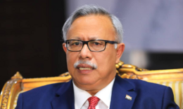رئيس الوزراء يعزي في وفاة العميد أحمد هاشم السياني