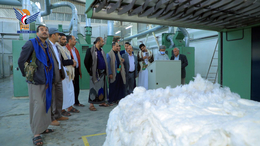 نائب وزير الصناعة ومدير المؤسسة الاقتصادية يطلعان ترتيبات إعادة تشغيل مصنع الغزل
