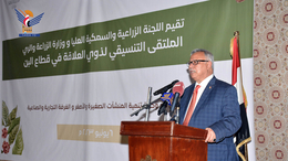 رئيس الوزراء يؤكد أن الأهمية الاقتصادية للبن اليمني لا تقل عن النفط والغاز