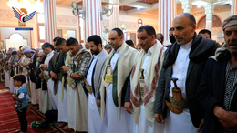 الرئيس المشاط يؤدي صلاة عيد الأضحى بجامع الشهداء