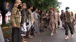 وزير الدفاع يتفقد أحوال المقاتلين في محور تعز