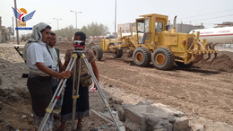 وكيل أول الحديدة يطلع على سير العمل بمشروعي الرصف وتصريف الأمطار بشارع الصماد