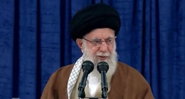 قائد الثورة الإسلامیة في إيران : اليمنيون قطعوا شرايين الكيان الصهيوني