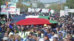 مسيرة لقيادات ومنتسبي جامعة صنعاء تضامناً مع فلسطين