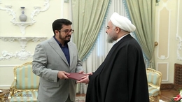 سفير اليمن لدى طهران يسلم أوراق اعتماده للرئيس الإيراني