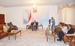 رئيس الوزراء يطلع على نشاط المؤسسة العامة للنفط والغاز