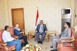 رئيس الوزراء يناقش مع غراندي أدوار المنظمات الإنسانية في دعم خطة القطاع الصحي لمواجهة كورونا