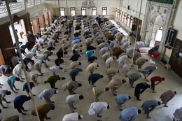 مسلمو آسيا وصعوبة الالتزام بالتباعد الاجتماعي خلال رمضان