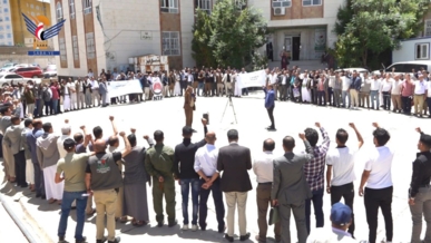 وقفة لقيادة وكوادر الهيئة العليا للأدوية تنديدًا بالإساءات المتكررة للقرآن الكريم